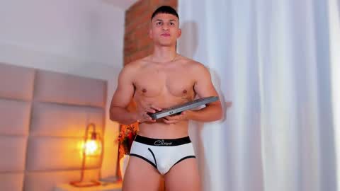 Snapshot of jhosua_hunt chatting on 1, 3, 2025 Jhosua Hunt online show from 1, 3, 2025