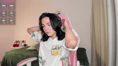 Snapshot of jiggly_ chatting on 11, 10, 2025 Jiggly online show from 11, 10, 2025