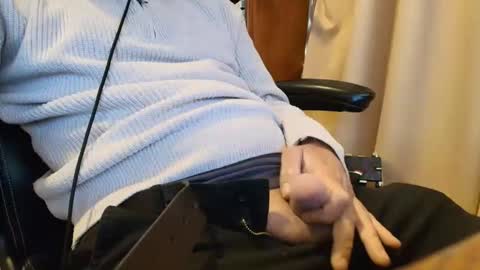 Snapshot of jim74122 chatting on 15, 12, 2025 jim74122 online show from 15, 12, 2025