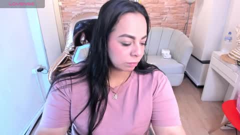 Snapshot of jimena_b chatting on 11, 2, 2025 jimena online show from 11, 2, 2025