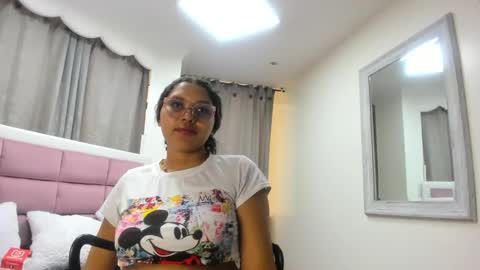 Snapshot of jimena_bell chatting on 1, 10, 2025 Jimena online show from 1, 10, 2025