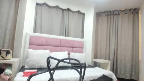 Snapshot of jimena_bell chatting on 3, 10, 2025 Jimena online show from 3, 10, 2025