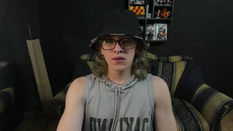 Snapshot of jinnbook chatting on 7, 1, 2025 JinnBook online show from 7, 1, 2025