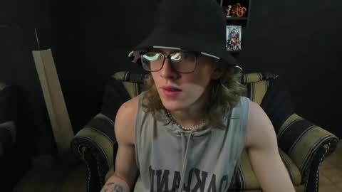 Snapshot of jinnbook chatting on 7, 1, 2025 JinnBook online show from 7, 1, 2025