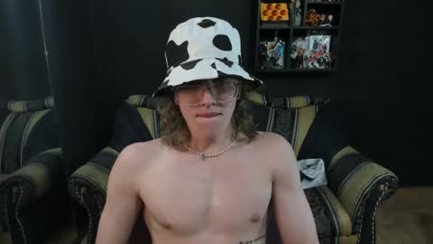 Snapshot of jinnbook chatting on 4, 2, 2025 JinnBook online show from 4, 2, 2025