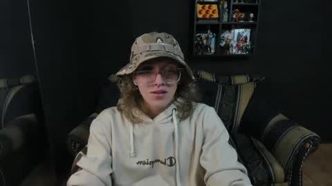 Snapshot of jinnbook chatting on 2, 3, 2025 JinnBook online show from 2, 3, 2025