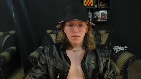 Snapshot of jinnbook chatting on 12, 3, 2025 JinnBook online show from 12, 3, 2025