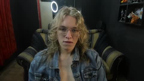 Snapshot of jinnbook chatting on 6, 10, 2025 JinnBook online show from 6, 10, 2025