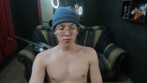 Snapshot of jinnbook chatting on 7, 10, 2025 JinnBook online show from 7, 10, 2025