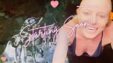 Snapshot of jinxy_loves chatting on 9, 11, 2025 jinxy loves online show from 9, 11, 2025