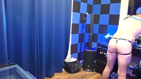 Jizzy Blue online show from 17, 5, 2026