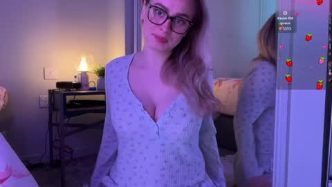 Snapshot of jjulietterose chatting on 7, 5, 2026 Juliette Rose online show from 7, 5, 2026