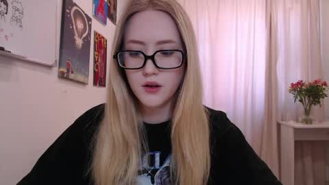 joan_kiss online show from 17, 4, 2026