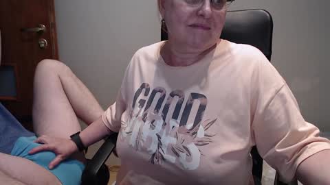 Snapshot of joannaandneighbour chatting on 9, 1, 2025 Joanna and Greg online show from 9, 1, 2025