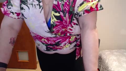 Snapshot of joannaandneighbour chatting on 3, 3, 2025 Joanna and Greg online show from 3, 3, 2025