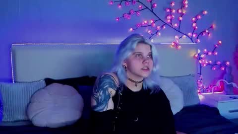 Snapshot of joannlowes chatting on 16, 9, 2025 Joann online show from 16, 9, 2025