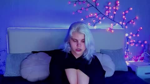 Snapshot of joannlowes chatting on 13, 10, 2025 Joann online show from 13, 10, 2025