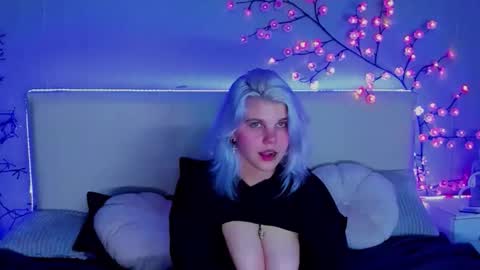 Snapshot of joannlowes chatting on 20, 10, 2025 Joann online show from 20, 10, 2025