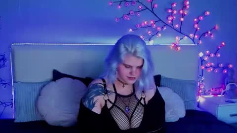 Snapshot of joannlowes chatting on 21, 10, 2025 Joann online show from 21, 10, 2025