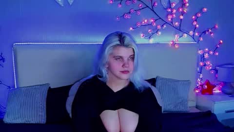 Snapshot of joannlowes chatting on 12, 1, 2026 Joann online show from 12, 1, 2026