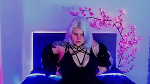 Snapshot of joannlowes chatting on 5, 2, 2026 Joann online show from 5, 2, 2026