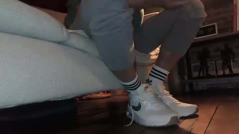 GUILLAUME feet and socks online show from 27, 1, 2025