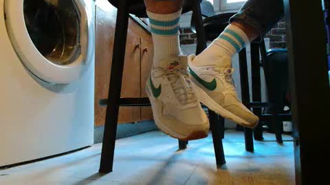 GUILLAUME feet and socks online show from 3, 2, 2025