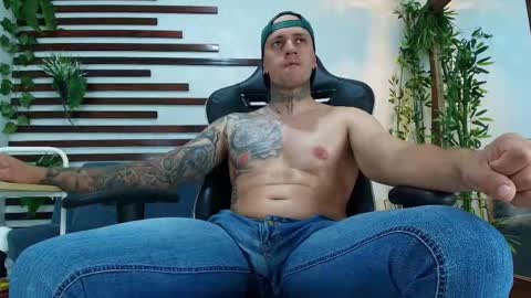 Snapshot of joeysexx1 chatting on 25, 9, 2025     online show from 25, 9, 2025