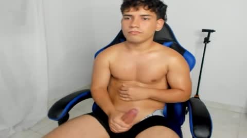 Snapshot of johhan_bigcock chatting on 10, 7, 2026 Hello my name is John I am 19 years old. online show from 10, 7, 2026