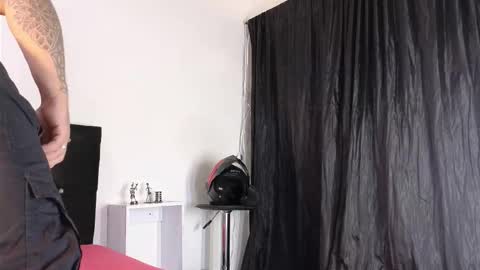 Snapshot of john_and_louis chatting on 15, 10, 2025 John  online show from 15, 10, 2025