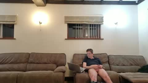 johnathan_stuart33 online show from 12, 4, 2026