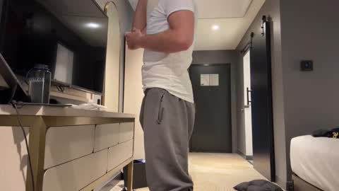 Snapshot of johnfitzzzzz chatting on 27, 10, 2025 J online show from 27, 10, 2025