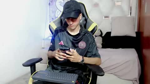 Snapshot of johnny_cagee chatting on 13, 1, 2026 johnny_cagee online show from 13, 1, 2026