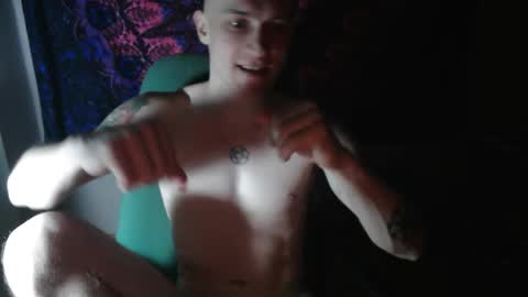 Snapshot of johnny_positive chatting on 4, 10, 2025 Johnny online show from 4, 10, 2025