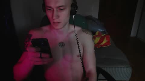 Snapshot of johnny_positive chatting on 8, 10, 2025 Johnny online show from 8, 10, 2025