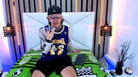Snapshot of johnsonisaac94_ chatting on 5, 3, 2025 johnsonisaac94 online show from 5, 3, 2025