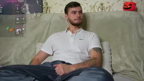 Snapshot of johnstoneisland chatting on 7, 10, 2025 John online show from 7, 10, 2025