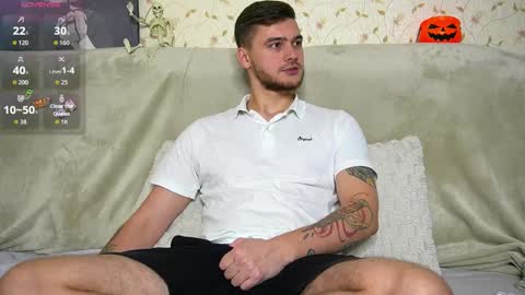 Snapshot of johnstoneisland chatting on 28, 10, 2025 John online show from 28, 10, 2025