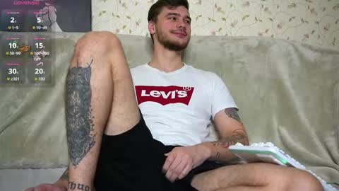 Snapshot of johnstoneisland chatting on 2, 12, 2025 John online show from 2, 12, 2025