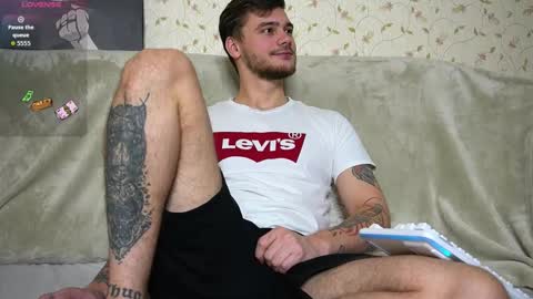 Snapshot of johnstoneisland chatting on 3, 12, 2025 John online show from 3, 12, 2025