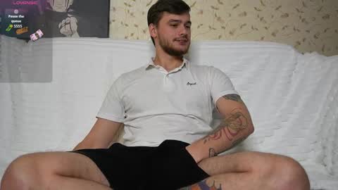 Snapshot of johnstoneisland chatting on 14, 12, 2025 John online show from 14, 12, 2025