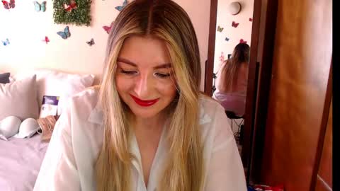 Jolie Mature online show from 23, 5, 2026