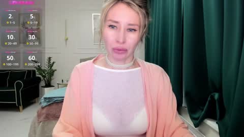 Snapshot of jolie_ozolla chatting on 8, 12, 2024 Jolie Ozolla online show from 8, 12, 2024