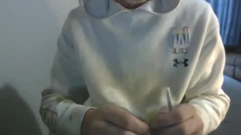 Snapshot of jonlow1 chatting on 28, 11, 2025 jonlow1 online show from 28, 11, 2025