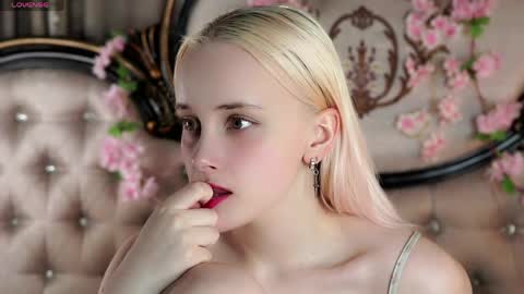 Snapshot of jonnienita chatting on 13, 4, 2026 Alice online show from 13, 4, 2026