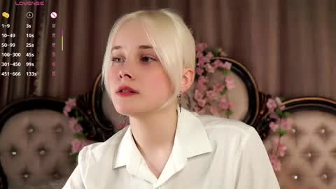 Snapshot of jonnienita chatting on 27, 4, 2026 Alice online show from 27, 4, 2026