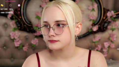 Snapshot of jonnienita chatting on 29, 4, 2026 Alice online show from 29, 4, 2026