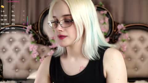 Snapshot of jonnienita chatting on 30, 4, 2026 Alice online show from 30, 4, 2026