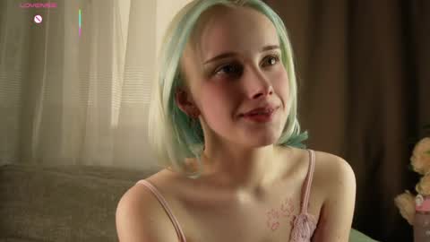 Snapshot of jonnienita chatting on 15, 5, 2026 Alice online show from 15, 5, 2026
