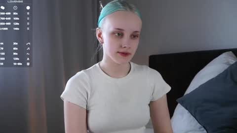 Snapshot of jonnienita chatting on 25, 5, 2026 Alice online show from 25, 5, 2026